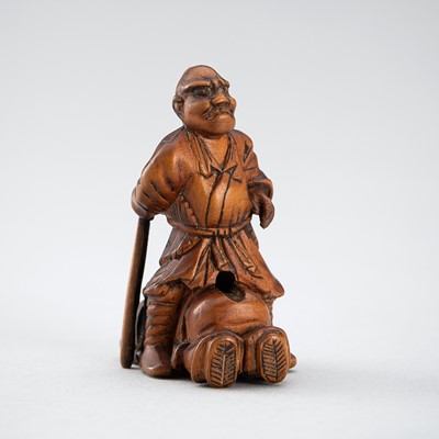 Lot 525 - A WOOD NETSUKE DEPICTING THE HUMILIATION OF KANSHIN