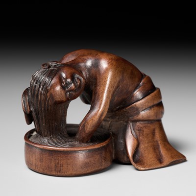 Lot 125 - SHOKO: A FINE WOOD NETSUKE OF A WOMAN WASHING HER HAIR