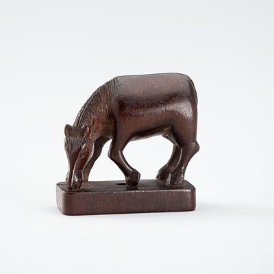 Lot 1193 - A WOOD NETSUKE OF A GRAZING HORSE