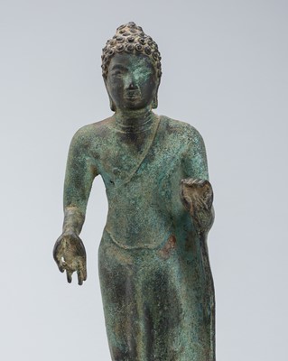 Lot 1019 - A BRONZE FIGURE OF BUDDHA, MON DVARAVATI STYLE