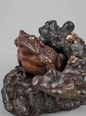 Lot 21 - A FINE PARCEL-GILT BRONZE AND ROOT WOOD OKIMONO OF A TOAD