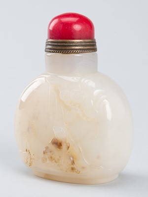 AN AGATE ‘SHOULAO’ SNUFF BOTTLE