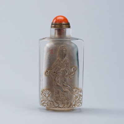 Lot 1810 - AN INSIDE-PAINTED GLASS ‘GUANYIN AND DRAGON’ SNUFF BOTTLE, AFTER YE ZHONGSAN