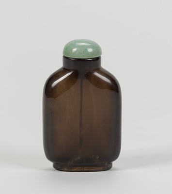 A SMOKY GLASS SNUFF BOTTLE, QING DYNASTY