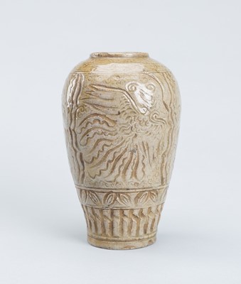 Lot 951 - A BUNCHEONG WARE VASE WITH PHEONIX, JOSEON DYNASTY