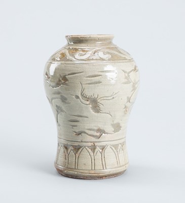 Lot 952 - A SMALL MAEBYEONG BUNCHEONG WARE VASE WITH CRANES, MID-JOSEON DYNASTY