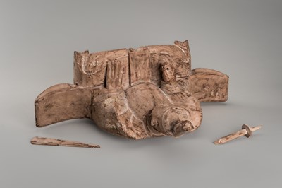 Lot 90 - A FINE WOOD FIGURE OF A SEATED TENJIN