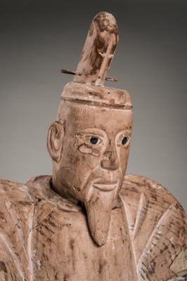 Lot 90 - A FINE WOOD FIGURE OF A SEATED TENJIN