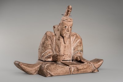 Lot 90 - A FINE WOOD FIGURE OF A SEATED TENJIN
