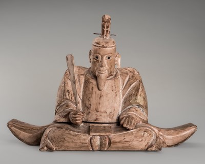Lot 90 - A FINE WOOD FIGURE OF A SEATED TENJIN