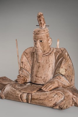 Lot 90 - A FINE WOOD FIGURE OF A SEATED TENJIN