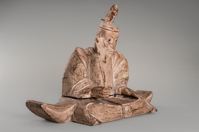 Lot 90 - A FINE WOOD FIGURE OF A SEATED TENJIN