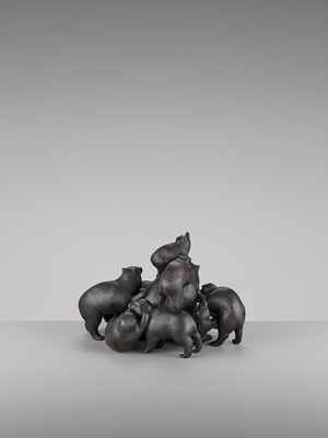 Lot 19 - UNKOKU: AN EXTREMELY RARE PATINATED OKIMONO GROUP OF HIMALAYAN BROWN BEARS IN A PILE