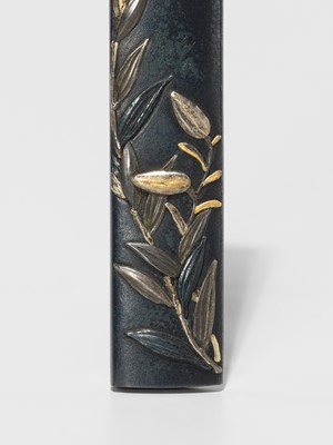 Lot 270 - ISHIGURO MASAYOSHI: A FINE ISHIGURO SCHOOL SHAKUDO KOZUKA DEPICTING A LILY