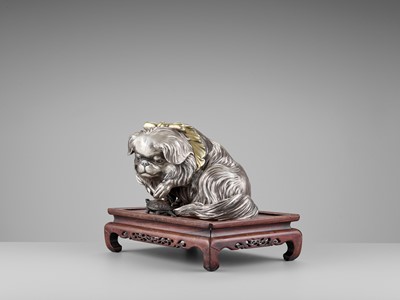 Lot 36 - MARUKI COMPANY: AN EXCEPTIONAL AND LARGE PARCEL-GILT AND SILVERED OKIMONO OF A CHIN DOG