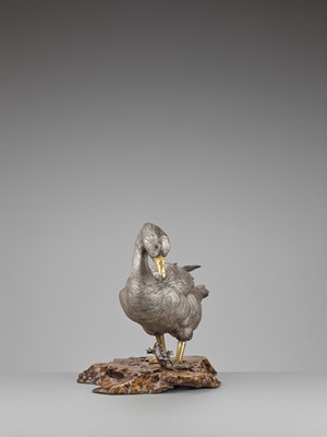 Lot 11 - OSHIMOTO SEIJI: AN EXTREMELY FINE AND LARGE PARCEL-GILT AND SILVERED BRONZE OKIMONO OF A GOOSE STEPPING ON A FROG