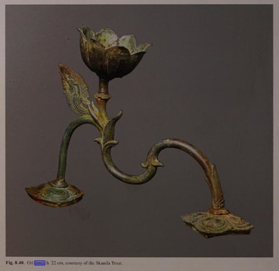 Lot 263 - A RARE BRONZE OIL LAMP, ANGKOR PERIOD, KHMER EMPIRE, 12TH CENTURY