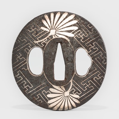 Lot 1488 - A FINE IRON TSUBA DEPICTING FOUNTAIN PALM LEAVES AND MANJI