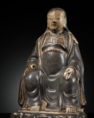 Lot 553 - A RARE CIZHOU PAINTED FIGURE OF ZHENWU, YUAN TO EARLY MING DYNASTY, 14TH-15TH CENTURY