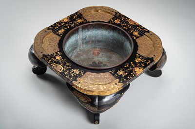 Lot 26 - A LACQUER STAND FOR A HIBACHI (BRAZIER), EDO