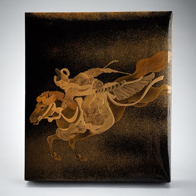 Lot 4 - A FINE LACQUER SUZURIBAKO DEPICTING A SAMURAI