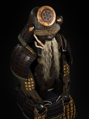 Lot 163 - A KAGA SUIT OF ARMOR WITH A SUJIBACHI KABUTO AND HOSOKAWA CLAN MON MAEDATE