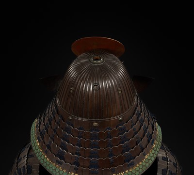 Lot 163 - A KAGA SUIT OF ARMOR WITH A SUJIBACHI KABUTO AND HOSOKAWA CLAN MON MAEDATE