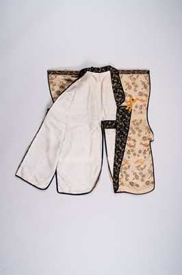 Lot 160 - A SILK BROCADE ‘PHOENIX’ JIMBAORI (ARMOR SURCOAT)