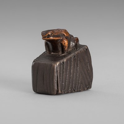 Lot 1647 - MASANAO: A FINE NETSUKE OF A FROG ON A BUCKET