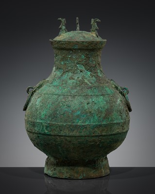 Lot 371 - A BRONZE WINE VESSEL AND COVER, HU, WARRING STATES TO HAN DYNASTY