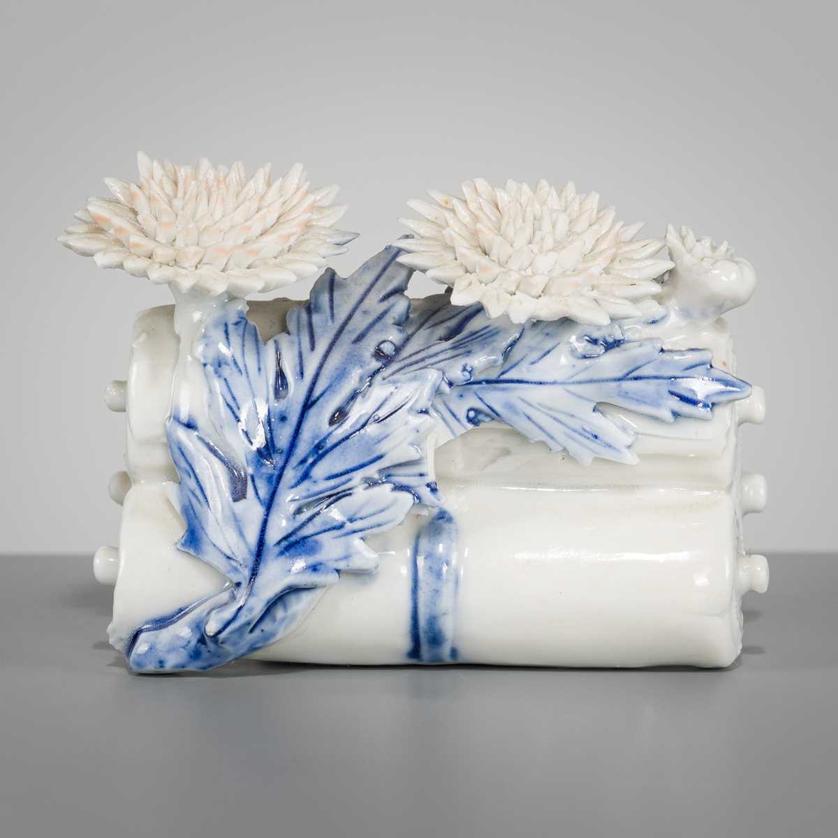 Lot 93 - A FINE HIRADO PORCELAIN ‘SCROLL WITH KIKU (CHRYSANTHEMUM) BLOSSOMS’ SUITEKI (WATER DROPPER)