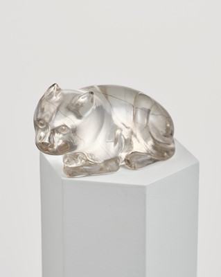 Lot 93 - A RARE HAIR CRYSTAL CARVING OF A CAT, 18TH CENTURY