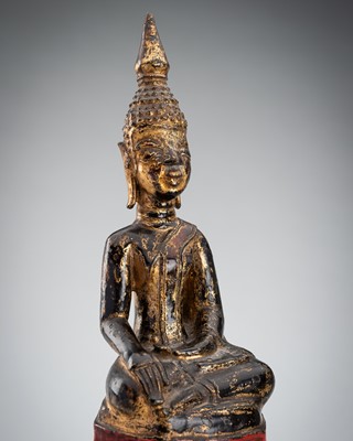 Lot 1031 - A LACQUERED BRONZE FIGURE OF BUDDHA, 18TH to 19th CENTURY