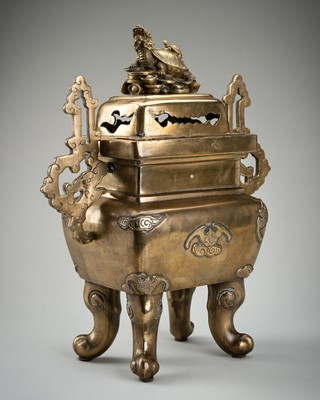 Lot 969 - A LARGE BRONZE INCENSE BURNER WITH BIXI AND BATS