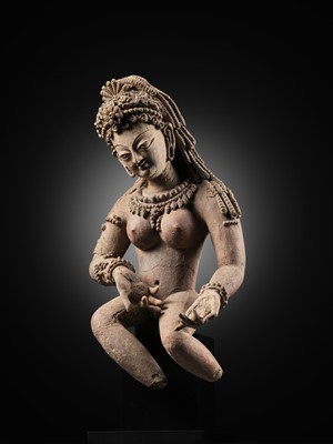 Lot 186 - A RARE TERRACOTTA FIGURE OF A FEMALE DEITY, ANCIENT REGION OF HUND