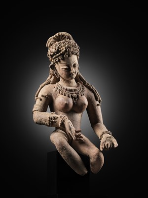 Lot 186 - A RARE TERRACOTTA FIGURE OF A FEMALE DEITY, ANCIENT REGION OF HUND
