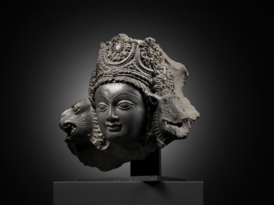 Lot 192 - AN IMPORTANT GRAY CHLORITE HEAD OF VAIKUNTHA VISHNU, KASHMIR, 8TH TO EARLY 9TH CENTURY