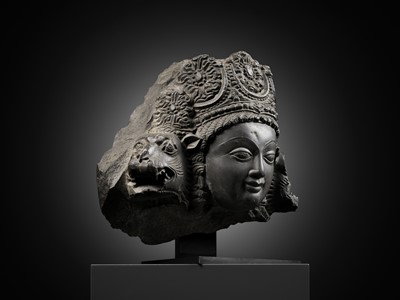 Lot 192 - AN IMPORTANT GRAY CHLORITE HEAD OF VAIKUNTHA VISHNU, KASHMIR, 8TH TO EARLY 9TH CENTURY