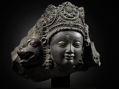 Lot 192 - AN IMPORTANT GRAY CHLORITE HEAD OF VAIKUNTHA VISHNU, KASHMIR, 8TH TO EARLY 9TH CENTURY
