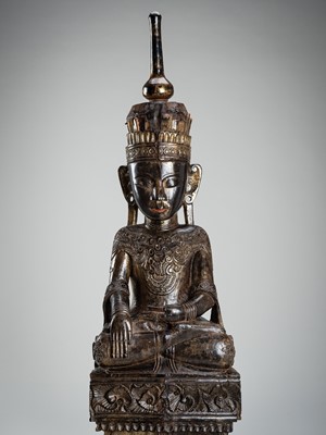 Lot 443 - A LARGE LACQUERED WOOD FIGURE OF BUDDHA SHAKYAMUNI