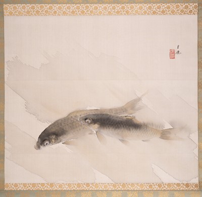 Lot 813 - HOSEN HIGASHIHARA: A SCROLL PAINTING OF TWO CARPS