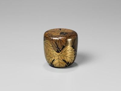 Lot 52 - GOTO DOHO: A LACQUER NATSUME (TEA CADDY) WITH IVY LEAVES