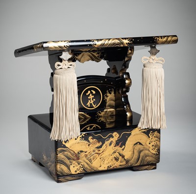 Lot 32 - A FINE BLACK LACQUER YUKAHON KENDAI (FLOOR LECTERN)