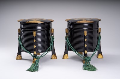 Lot 33 - A FINE PAIR OF LACQUER HOKAI (COVERED FOOD CONTAINER) WITH THE TAKEDA CLAN MON