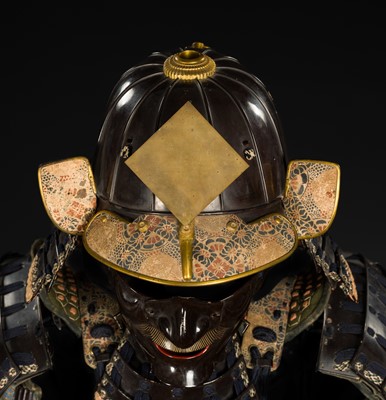 Lot 164 - A SUIT OF ARMOR (YOROI) WITH A SUJIBACHI KABUTO WITH A HISHIMON MAEDATE