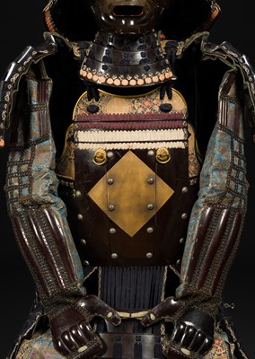 Lot 164 - A SUIT OF ARMOR (YOROI) WITH A SUJIBACHI KABUTO WITH A HISHIMON MAEDATE
