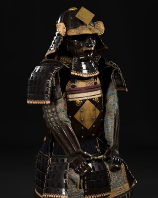 Lot 164 - A SUIT OF ARMOR (YOROI) WITH A SUJIBACHI KABUTO WITH A HISHIMON MAEDATE