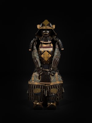 Lot 164 - A SUIT OF ARMOR (YOROI) WITH A SUJIBACHI KABUTO WITH A HISHIMON MAEDATE