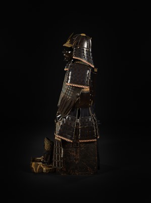 Lot 164 - A SUIT OF ARMOR (YOROI) WITH A SUJIBACHI KABUTO WITH A HISHIMON MAEDATE