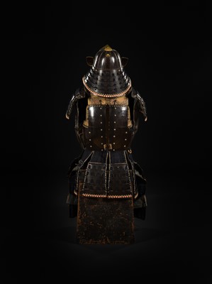 Lot 164 - A SUIT OF ARMOR (YOROI) WITH A SUJIBACHI KABUTO WITH A HISHIMON MAEDATE